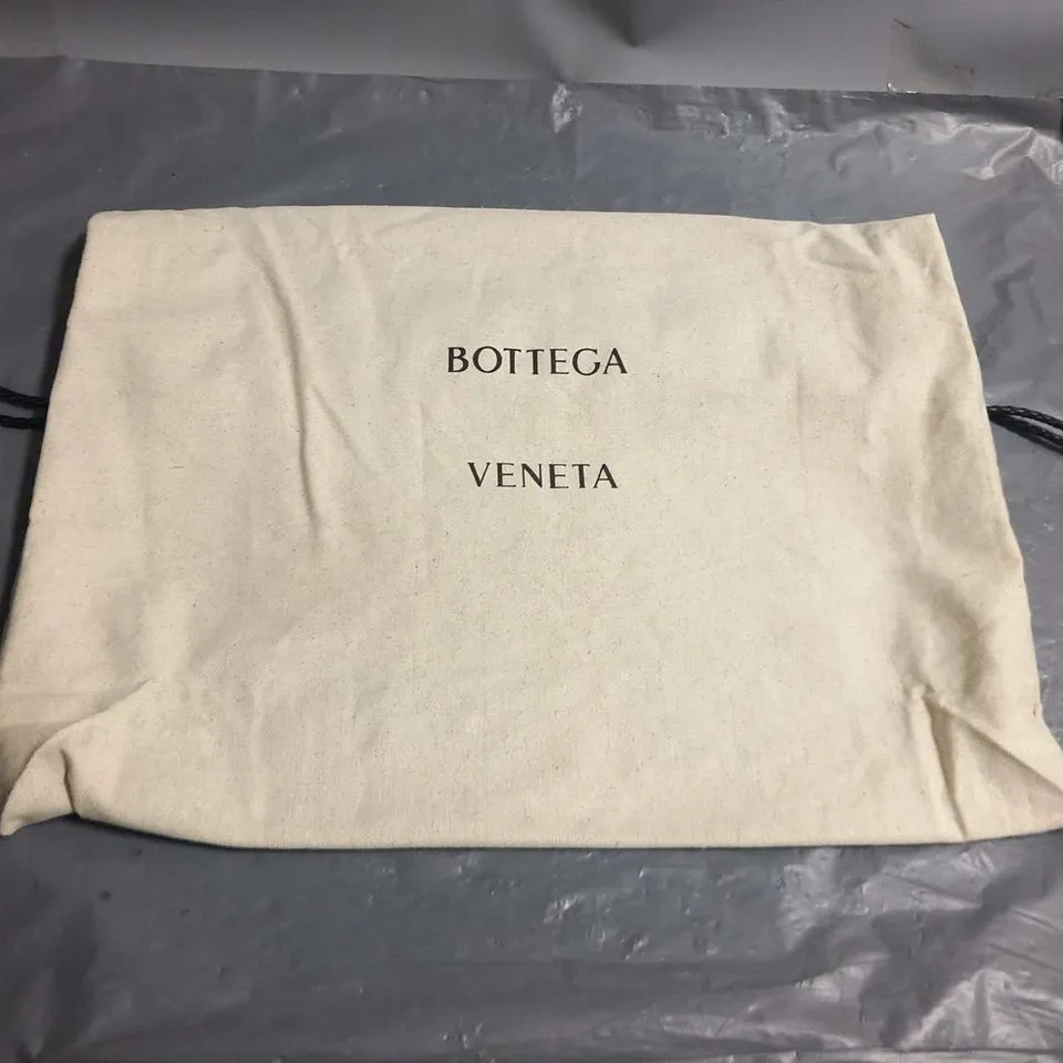 BOTTEGA VENETA ANDIAMO MEDIUM INTRECCIATO GREEN LEATHER TOTE