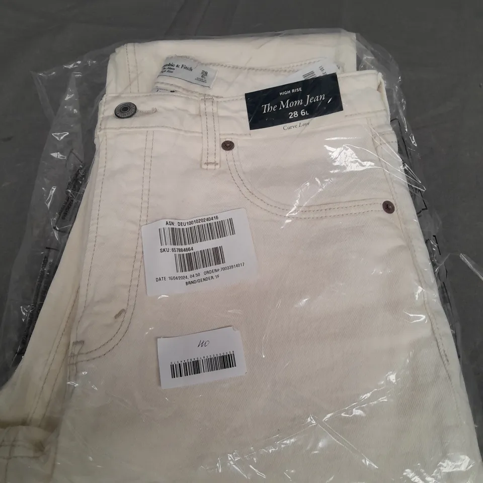 SEALED ABERCROMBIE & FITCH HIGH RISE MOM JEANS - 28/6L