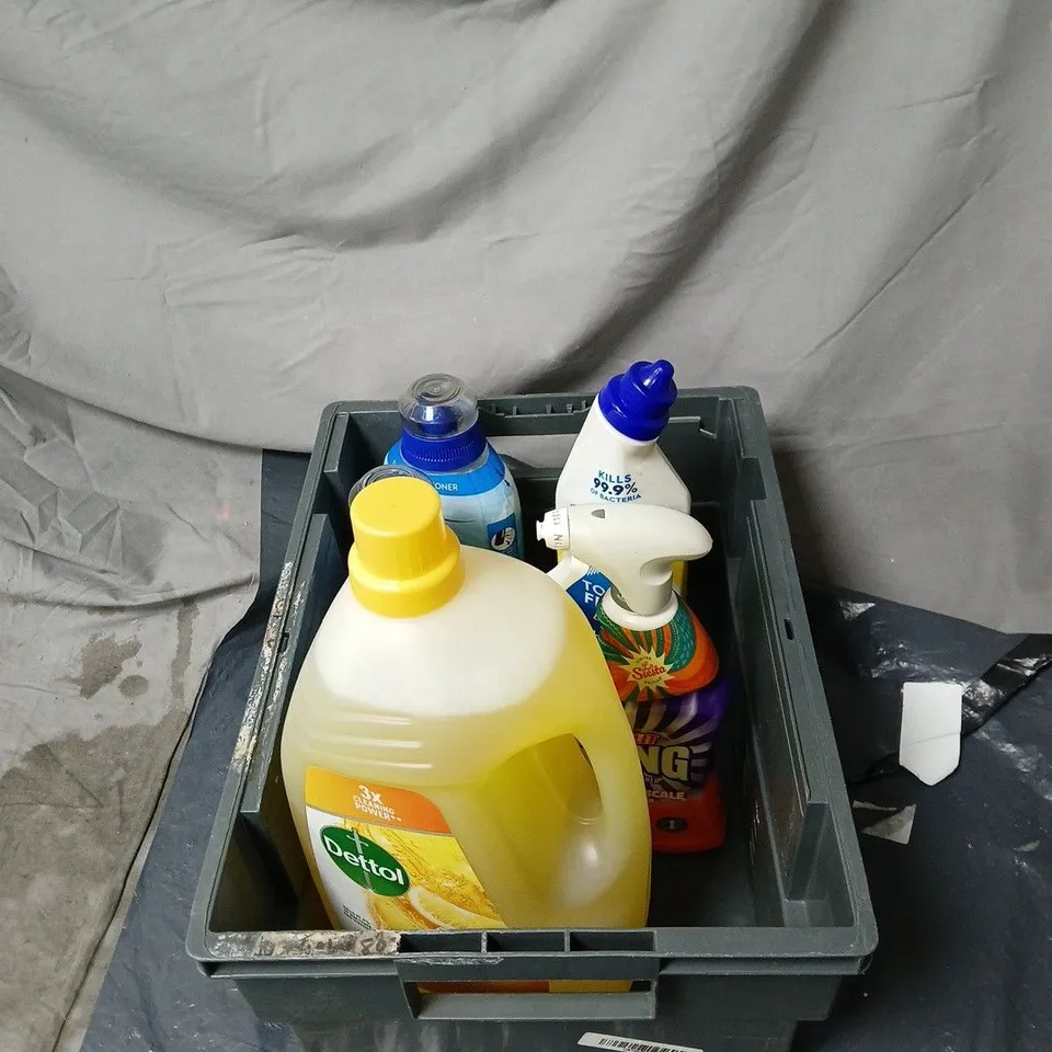 APPROXIMATELY 5 ASSORTED ITEMS TO INCLUDE ASTONISH, DETTOL, CILLIT BANG ETC