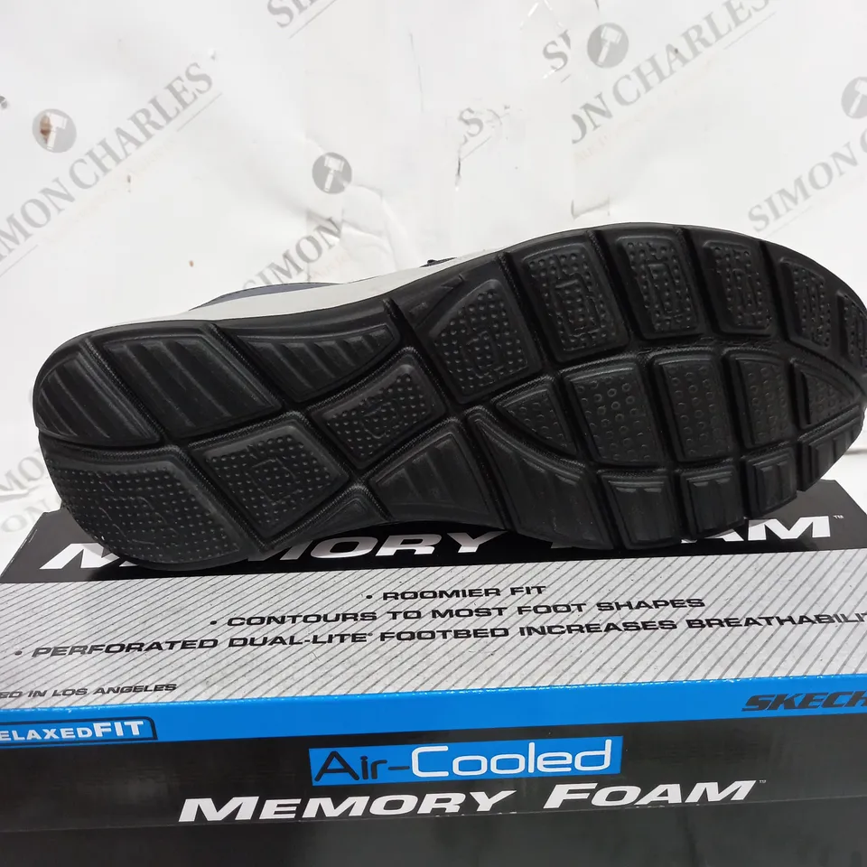 BOXED PAIR OF SKECHERS AIR COOLED MEMORY FOAM TRAINERS IN NAVY SIZE 9