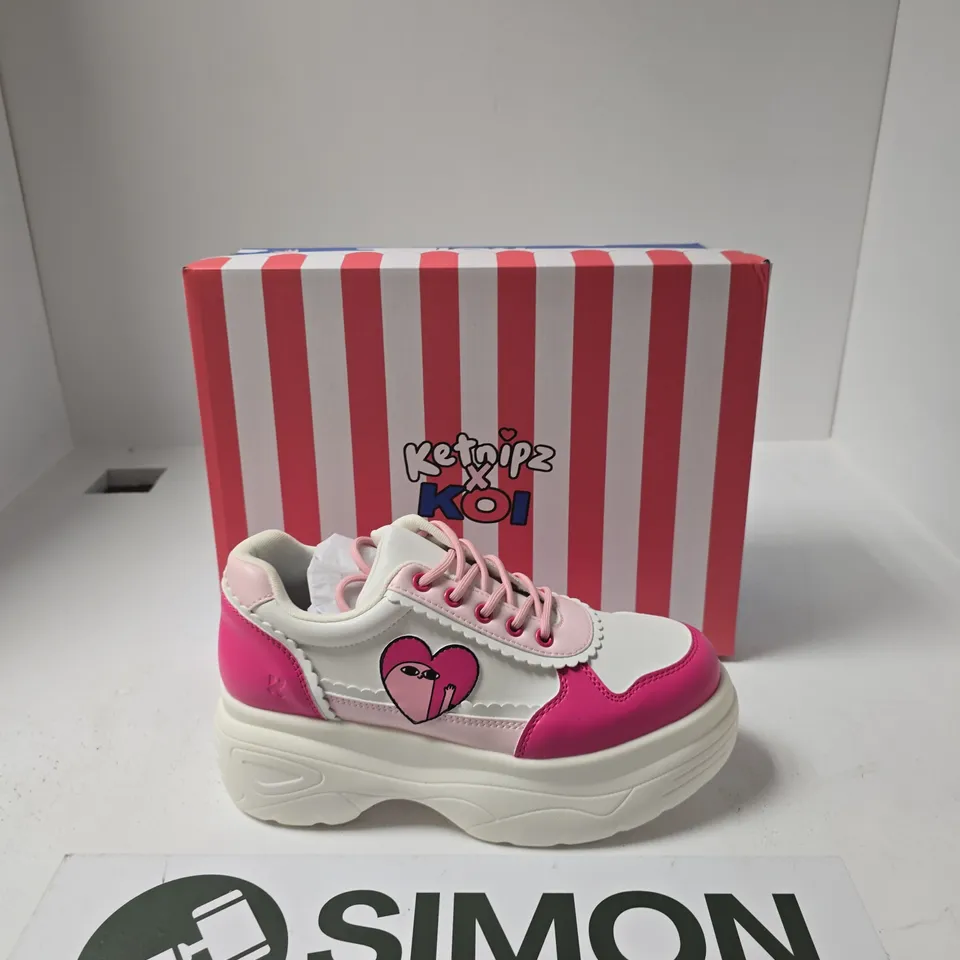 BOXED KETNIPZ X KOI WOMEN'S PINK & WHITE PLATFORM SNEAKERS – BOXED - US 10