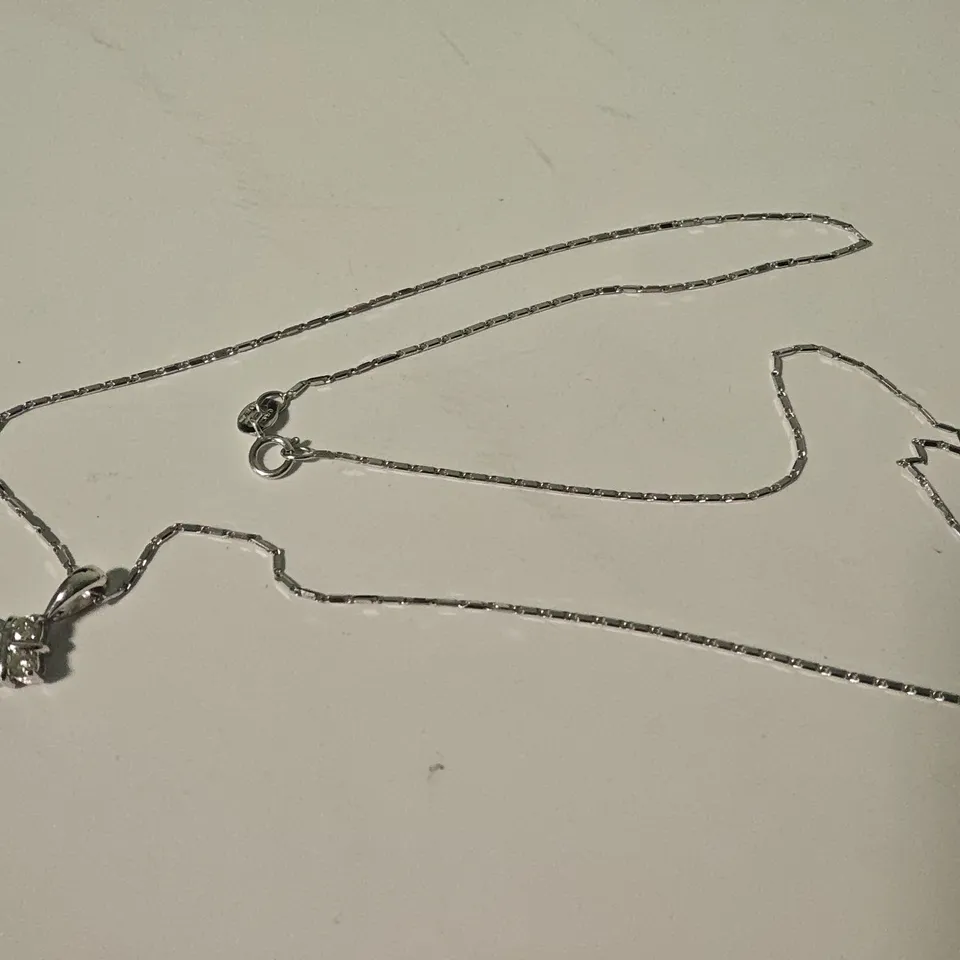 18CT WHITE GOLD SALTIRE PENDANT CHAIN SET WITH NATURAL DIAMONDS