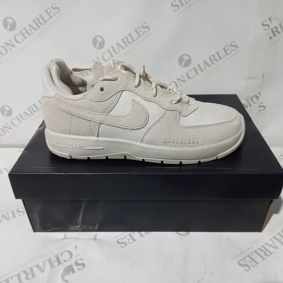 NIKE AIR FORCE 1 WILD SIZE 6.5