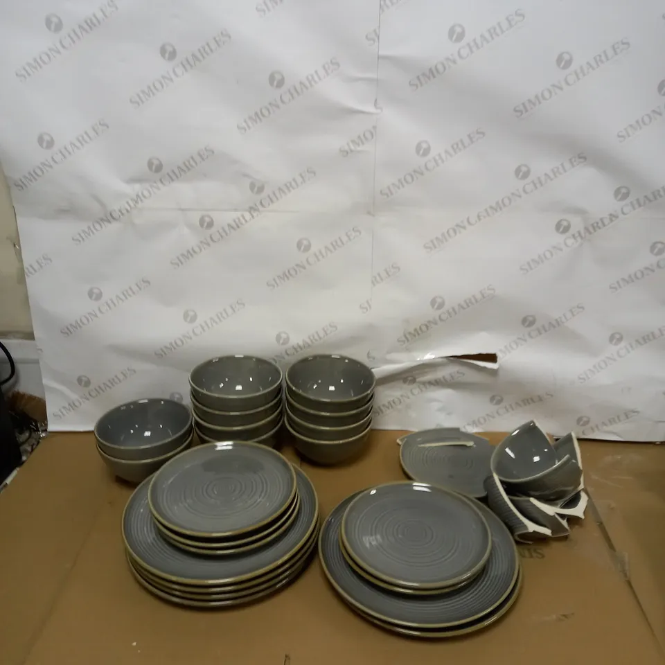 LUNA EMBOSSED 12 PC DINNER SET RRP £50