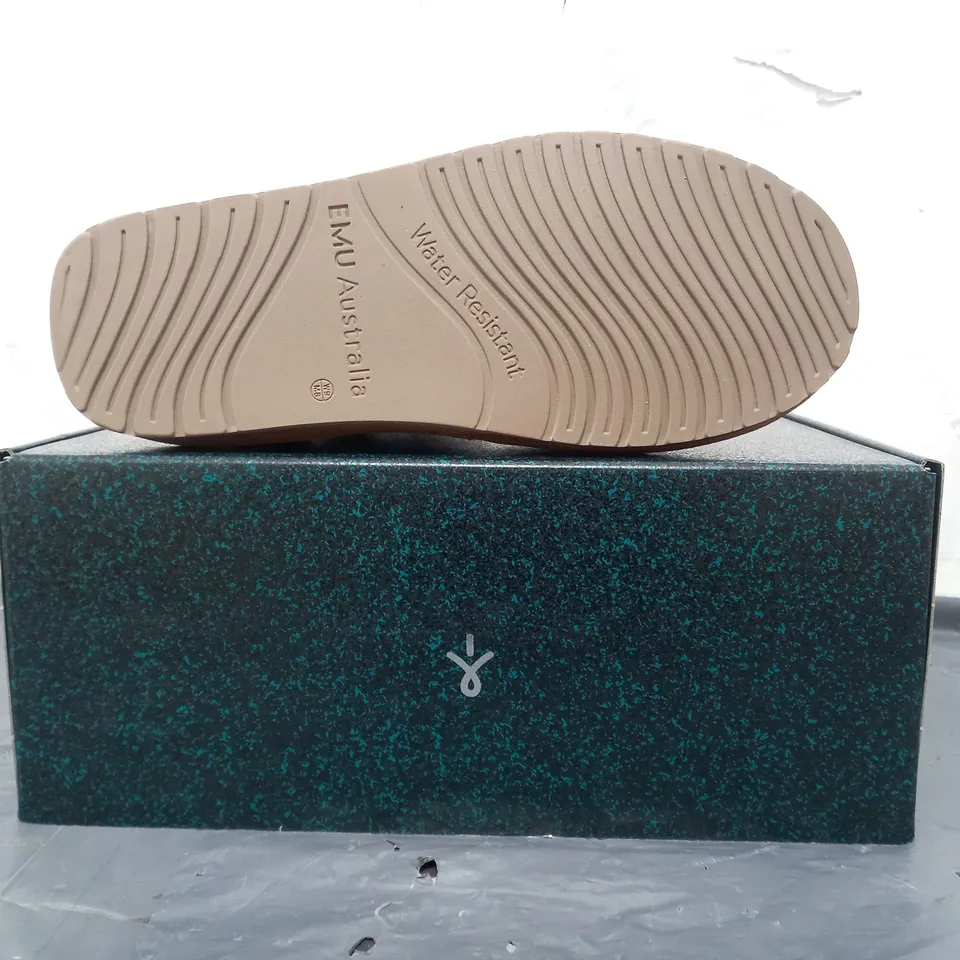 BOXED PAIR OF EMU AUSTRALIA SHOES IN METALLIC BRONZE SIZE 7