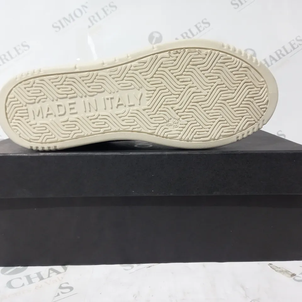 BOXED PAIR OF VALENTINO TRAINERS IN WHITE UK SIZE 5.5