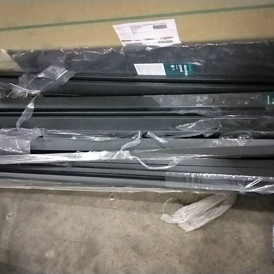 APPROXIMATLY 10 NEVA STEEL POSTS 240cm & ALUMINIUM PANEL 1/4 