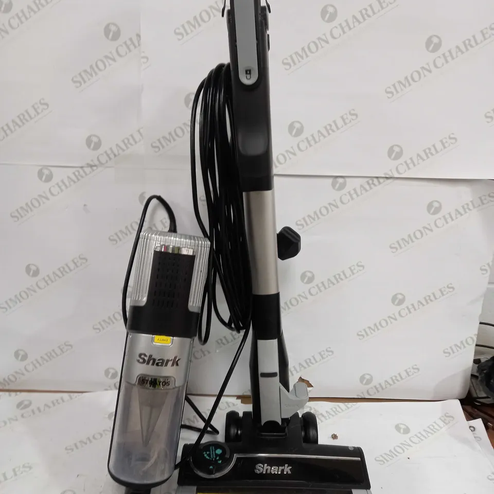 SHARK STRATOS ANTI HAIR WRAP PET PRO VACUUM CLEANER