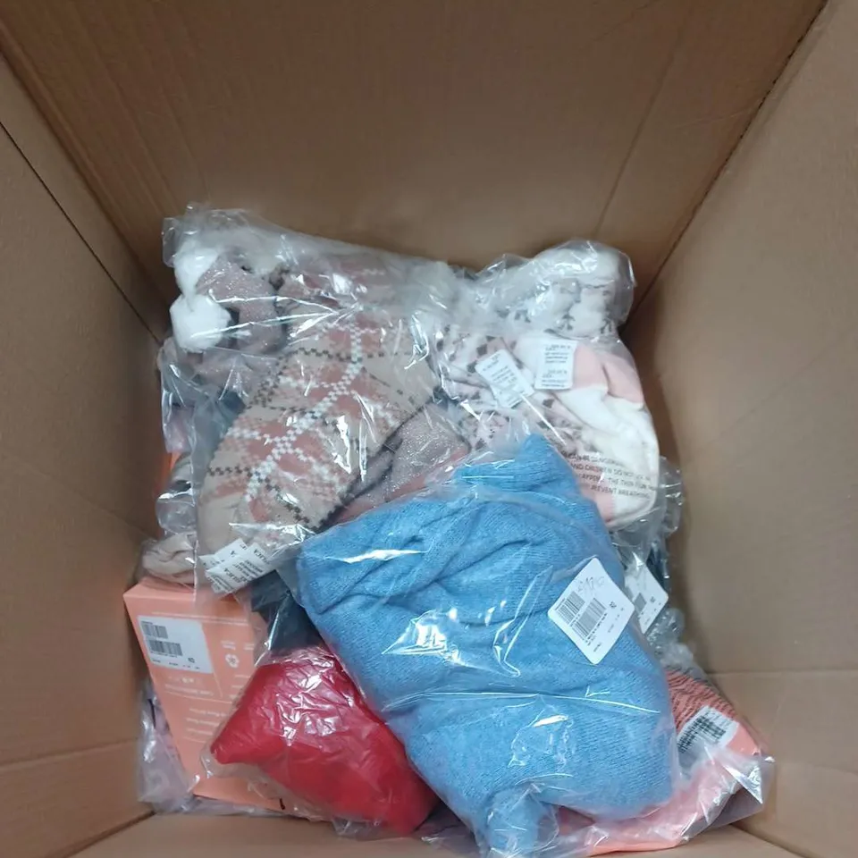 APPROXIMATELY 20 LADIES CLOTHING ITEMS IN VARIOUS COLOURS, SIZES AND STYLES