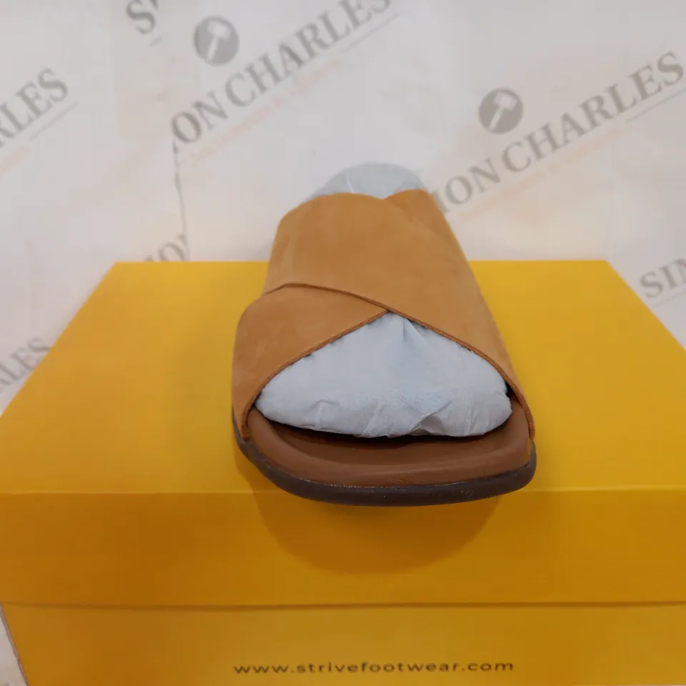 BOXED STRIVE PALMA SLIDER SANDALS SIZE 7