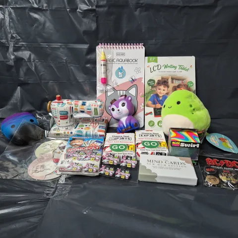 APPROXIMATELY 20 ASSORTED TOYS & GAMES TO INCLUDE FLIP A MALLOWS PLUSH, THEORY TEST EXP3RT5 REVISION SET, MONOPOLY DEAL CARD GAME, ETC