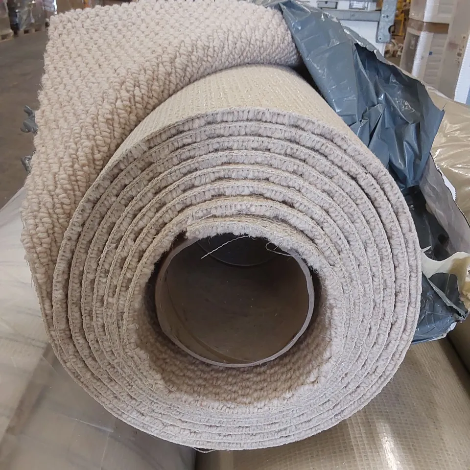 ROLL OF QUALITY PRESTIGE DESIGN WEAVE LITTLE LAMB CARPET // SIZE: APPROX 4 X 5m