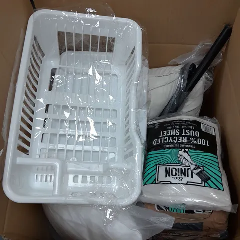 APROXIMATELY 5 ASSORTED HOUSEHOLD ITEMS TO INCLUDE PILLOWS , KITCHEN APPLIANCES , DUST SHEETS , ETC