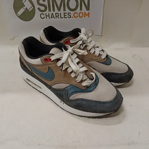 NIKE AIR SNEAKERS, BEIGE/TEAL, US 7.5 (UK 6.5) – GRADED