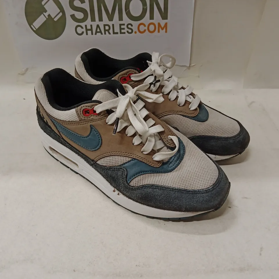 NIKE AIR SNEAKERS, BEIGE/TEAL, US 7.5 (UK 6.5) – GRADED