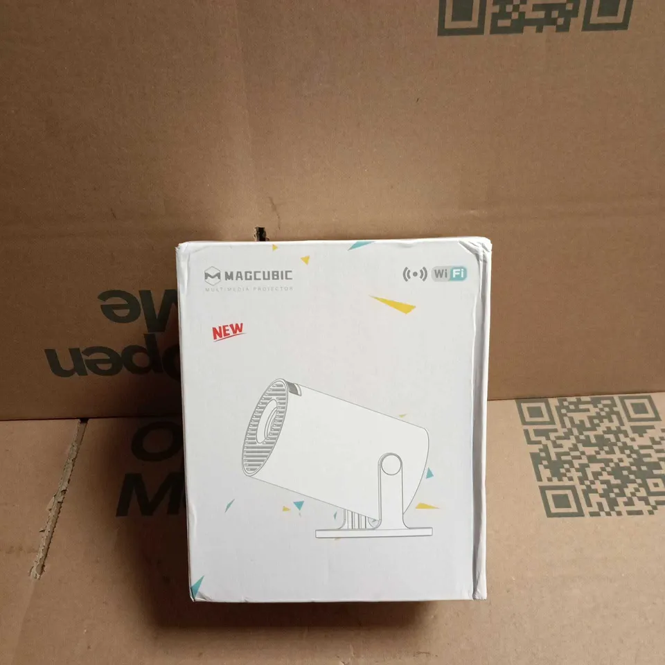 MAGCUBIC MULTIMEDIA PROJECTOR WIFI BOXED