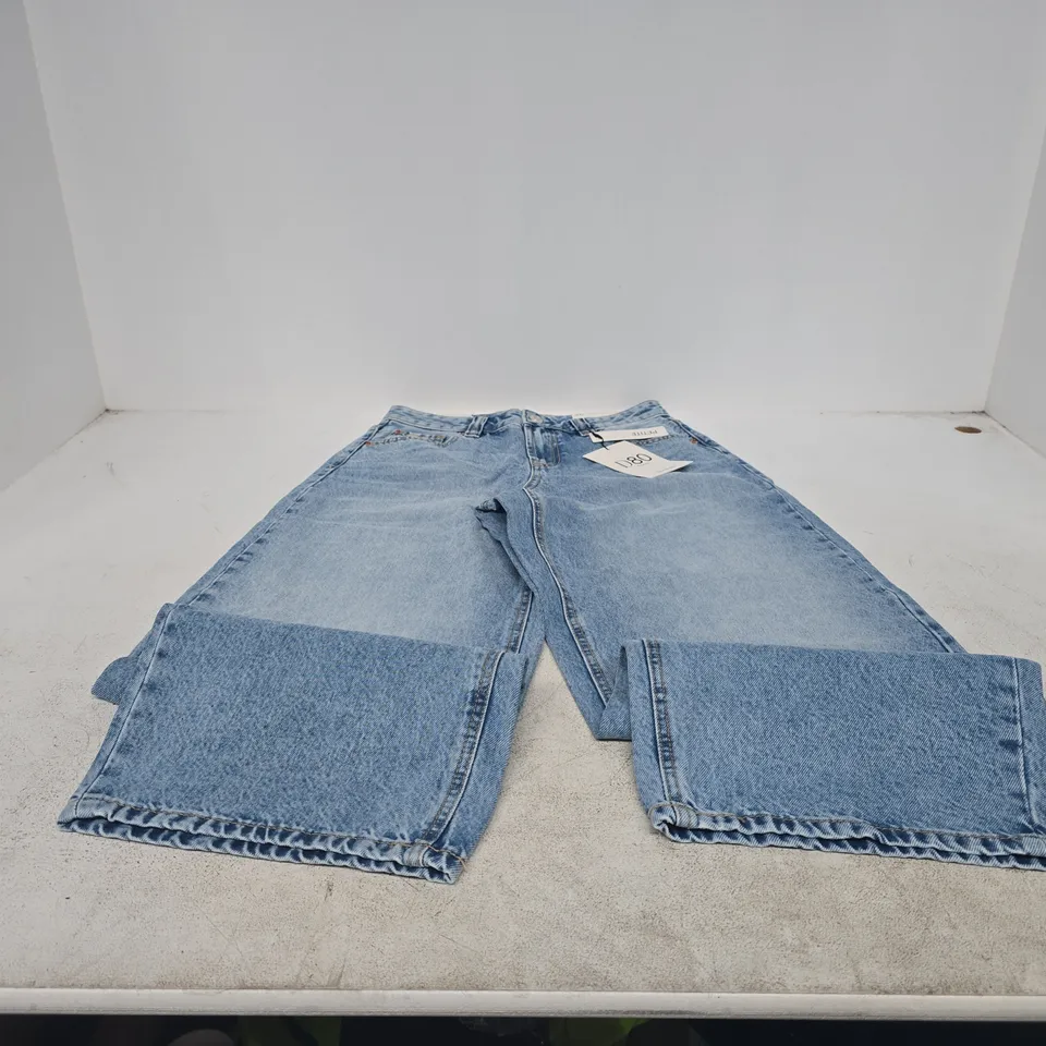 STRADIVARIUS D80 BARREL FIT JEANS – WOMEN’S, UK 8 (EU 36) LIGHT WASH DENIM