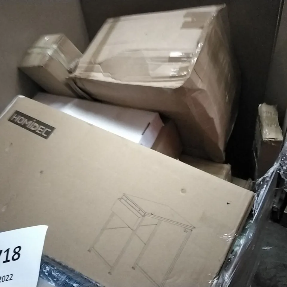PALLET OF ASSORTED ITEMS INCLUDING DOUBLE LED CEILING LIGHT, KINGCAMP, AMAGABEL, HOMIDEC WORKDESK, TIMBER RIDGE