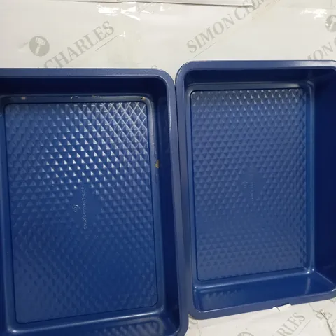 COOK'S ESSENTILAS NON STICK 2 PIECE ROASTING TRAYS