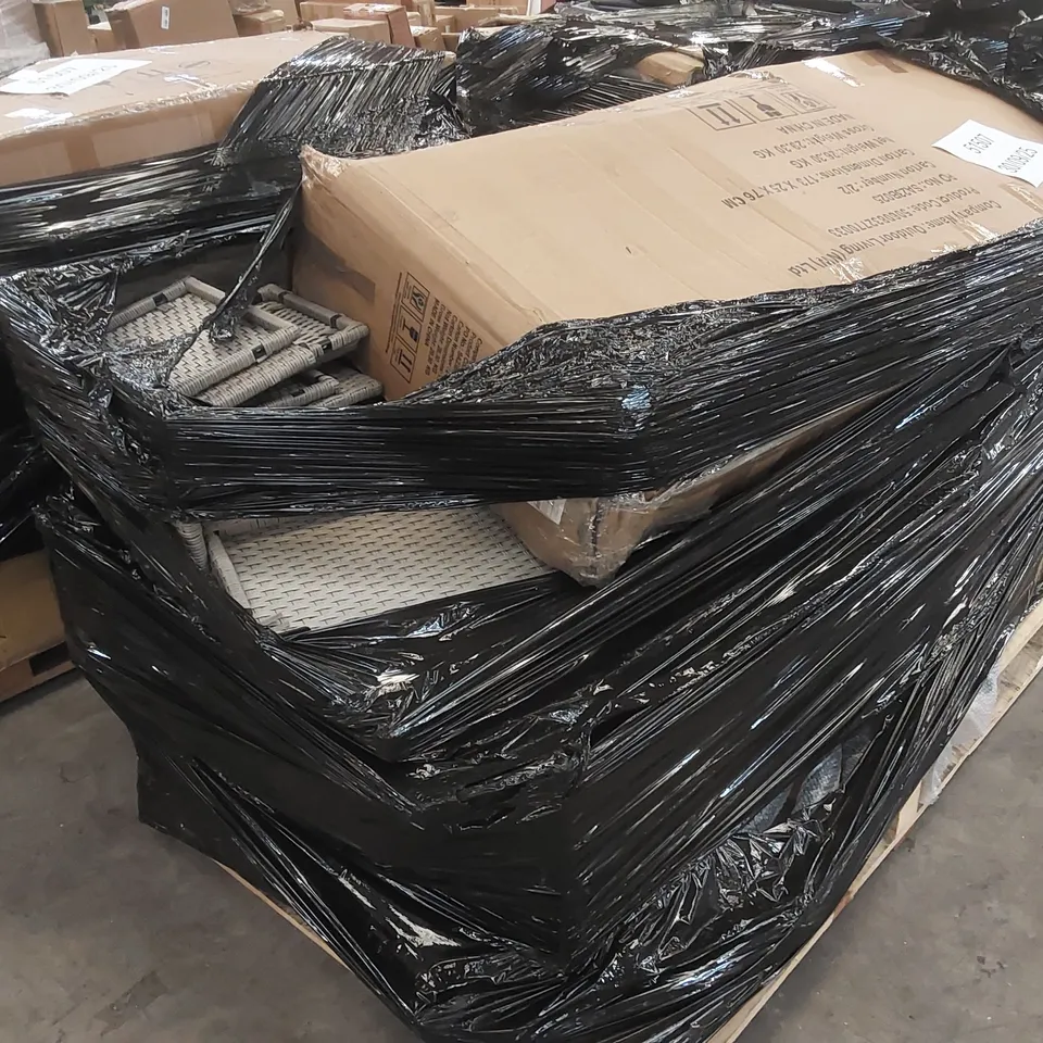 PALLET CONTAINING A LARGE ASSORTMENT OF GARDEN FURNITURE PARTS