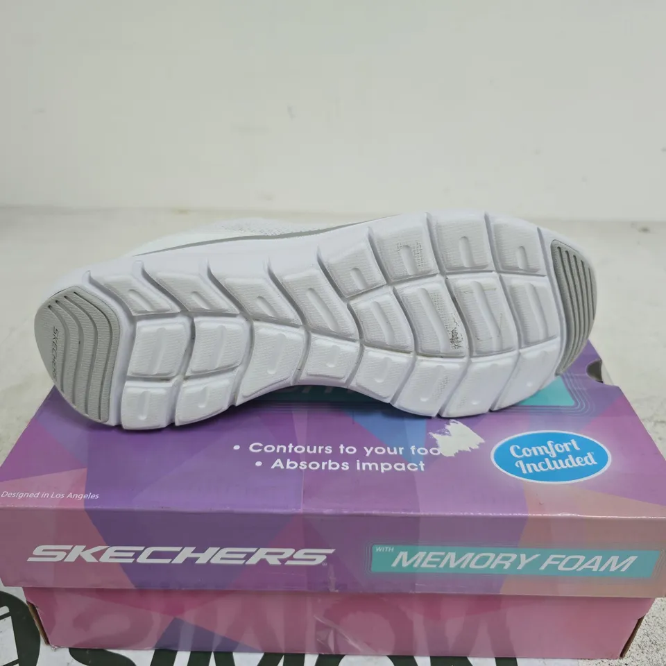 SKECHERS FLEX APPEAL 5.0 METALLIC LACE UP TRAINER 4.5 BOXED