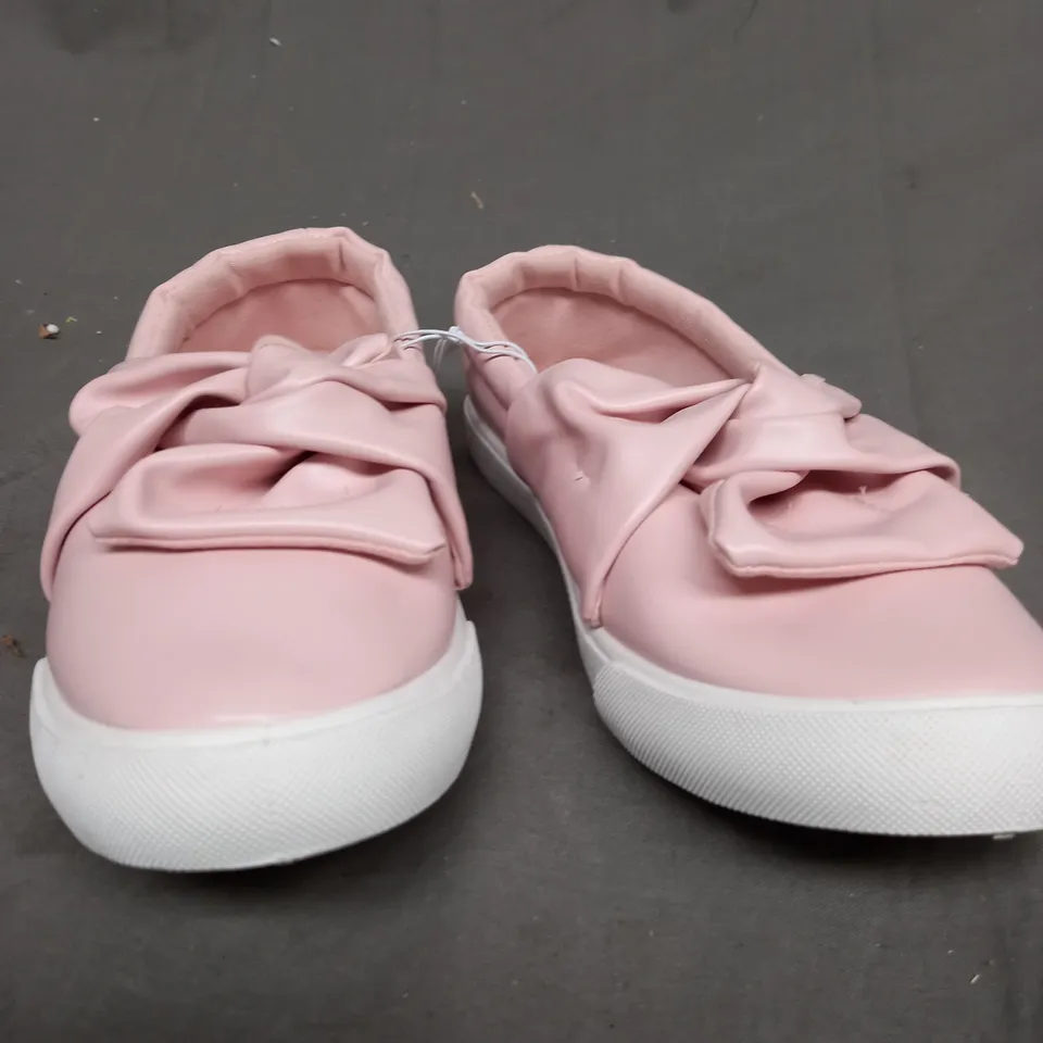 BOX OF 10 LOW BOW PINK SHOES 