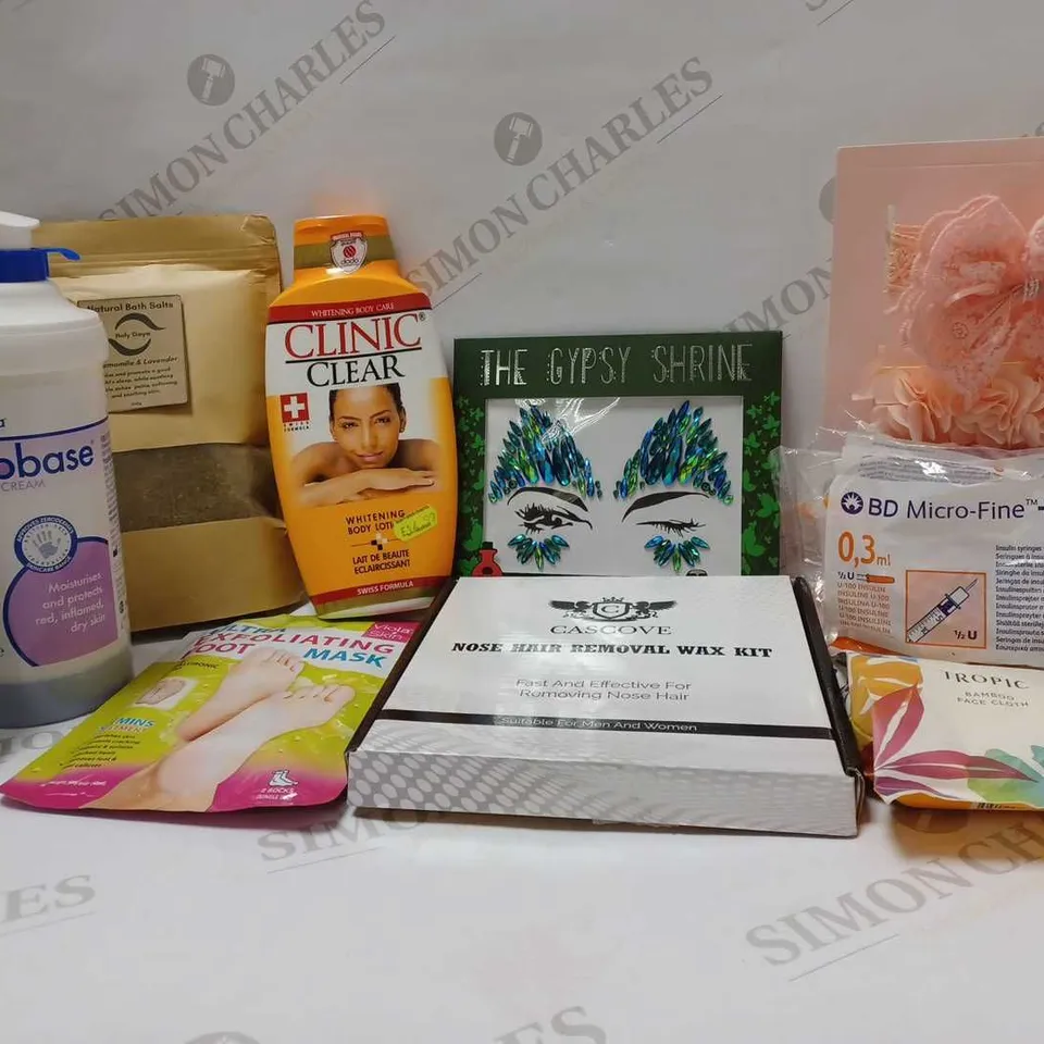 LOT OF APPROX 10 ASSORTED BEAUTY PRODUCTS TO INCLUDE JOLEN FACE WAX STRIPS, TROPIC BAMBOO FACE CLOTH, CLINIC CLEAR WHITENING BODY LOTION, ETC 