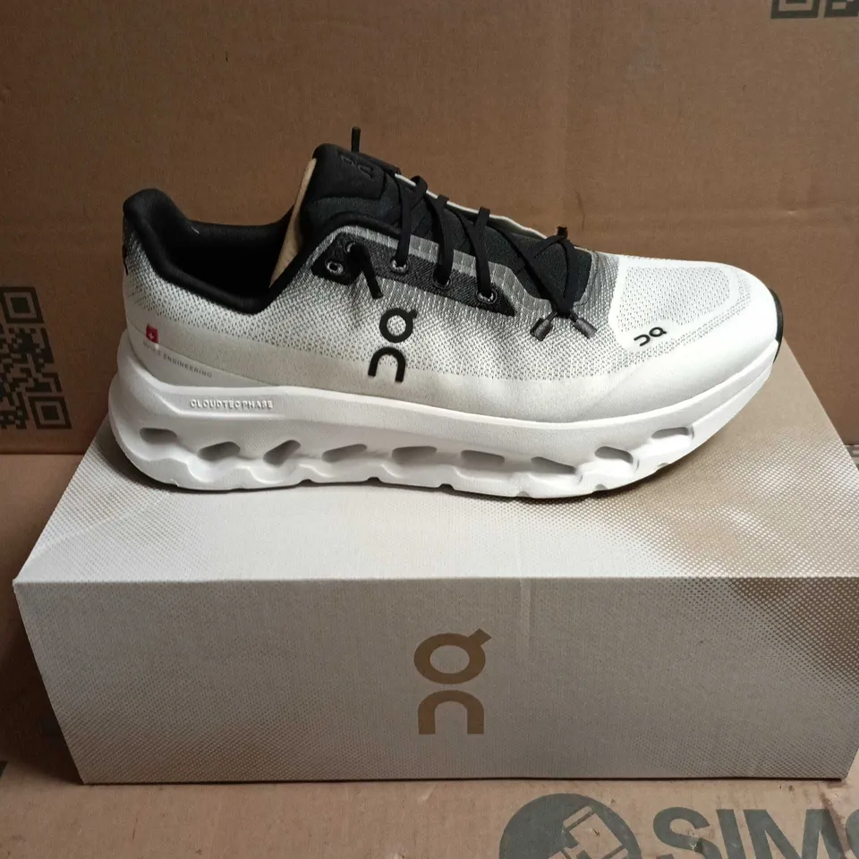 ON RUNNING CLOUDTILT SHOES – WHITE/BLACK - UK 9.5