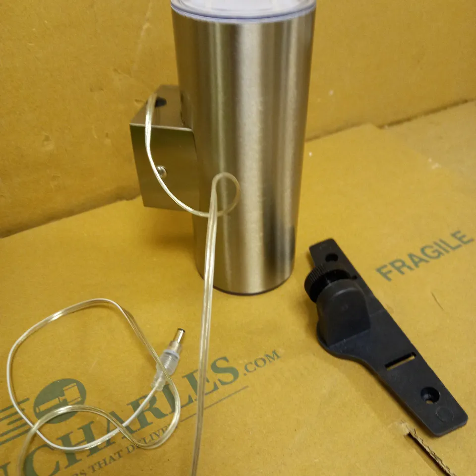 CHESTER UP & DOWN SOLAR POWERED OUTDOOR WALL LIGHT