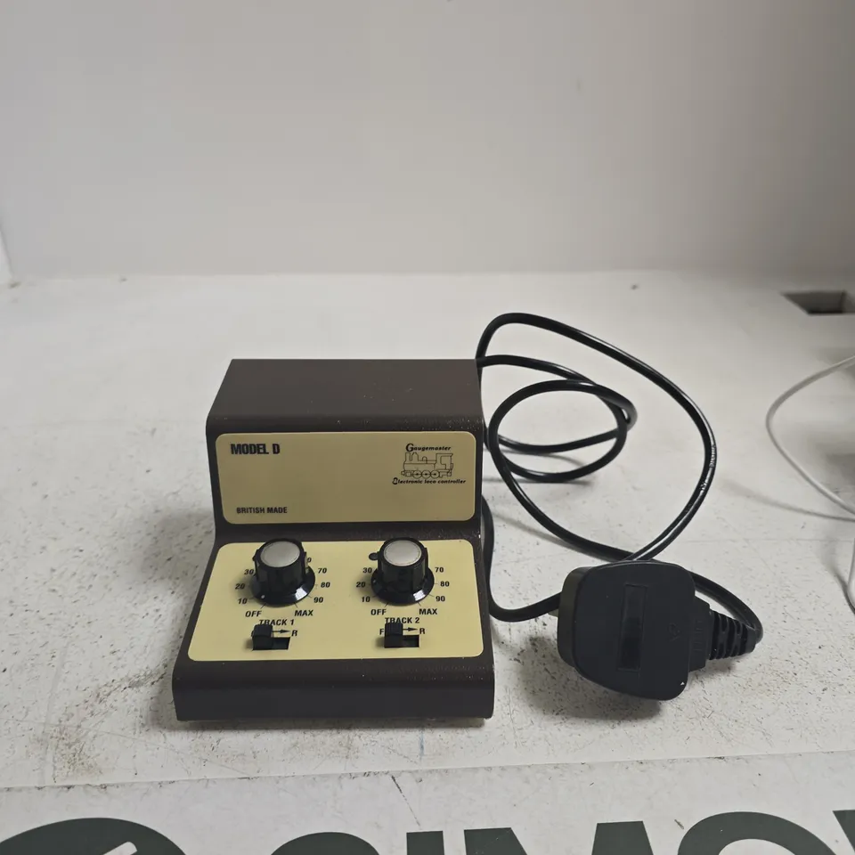 GAUGEMASTER MODEL D DUAL-TRACK CONTROLLER – BRITISH MADE