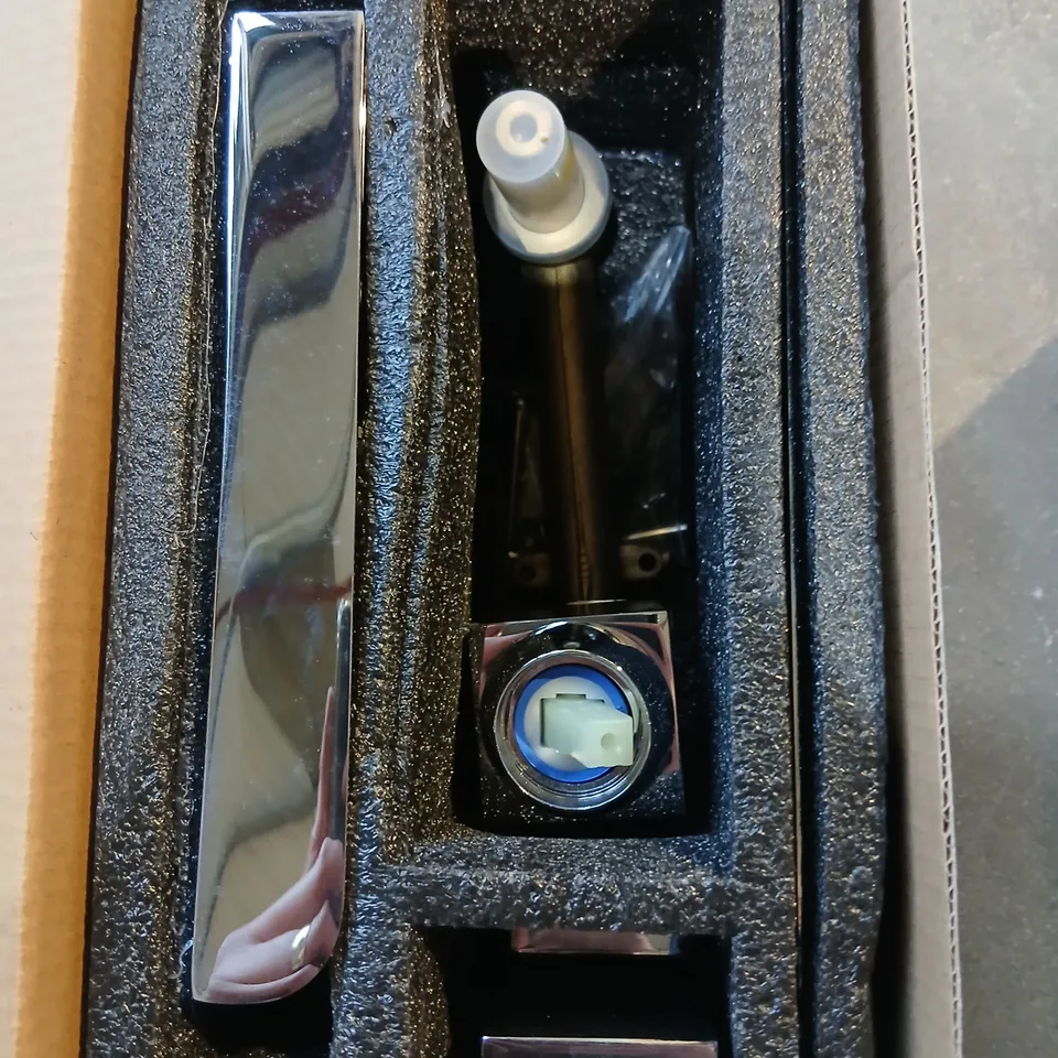 NIAGARA SOHO 9086 WALL MOUNTED BASIN MIXER – CHROME