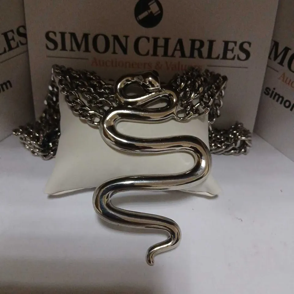 BUTLER & WILSON CURVED SNAKE CHAIN NECKLACE