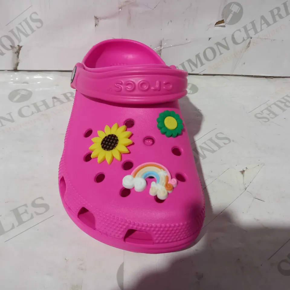 PAIR OF CROCS CLASSIC IN ELECTRIC PINK UK SIZE M4/W6