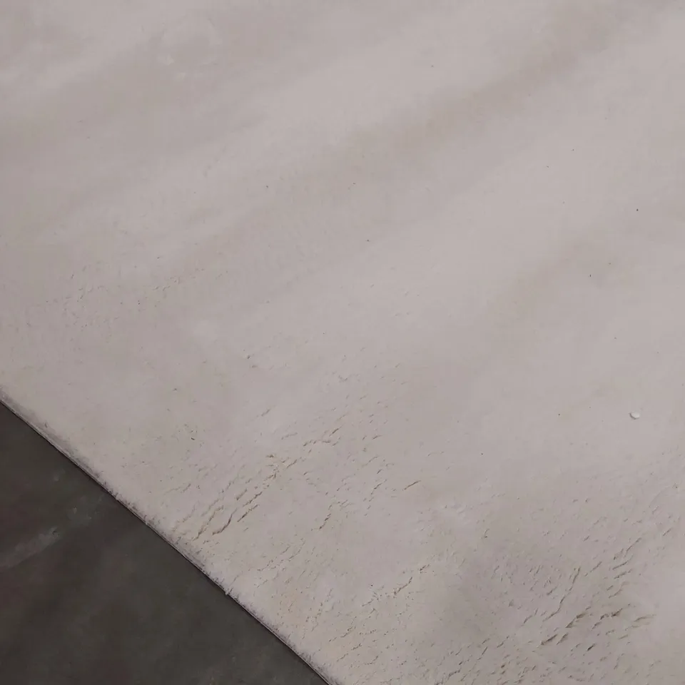HIROTO RUG IN BEIGE/OFF-WHITE // SIZE: 240 X 340cm