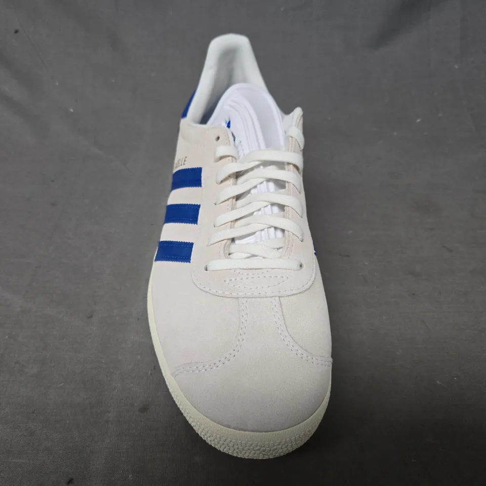 BOXED PAIR OF ADIDAS GAZELLE A-CLUB SHOES IN OFF WHITE/BLUE UK SIZE 10