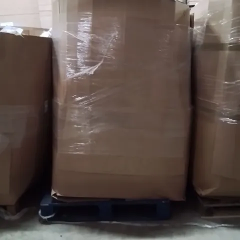 PALLET CONTAINING A LARGE QUANTITY OF PILLOWS