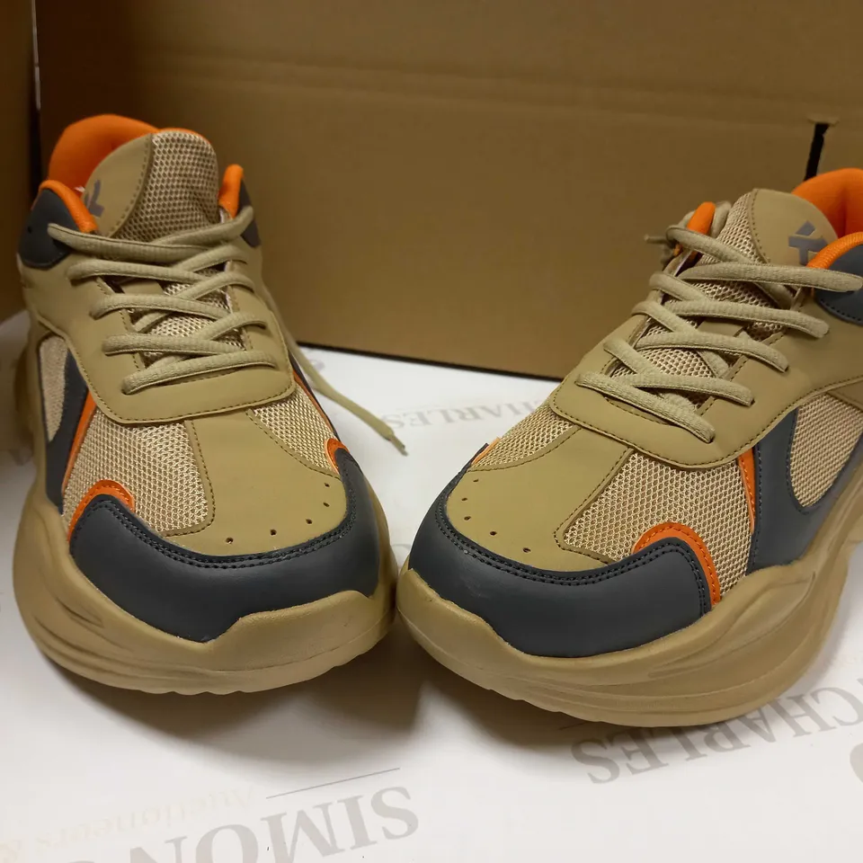 KOI KHAKI/ORANGE DETAILED VEGAN TRAINERS 