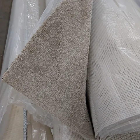 ROLL OF QUALITY INVICTUS SEPTIMUS PALE GRAPHITE CARPET // SIZE: 5.6 X 4m