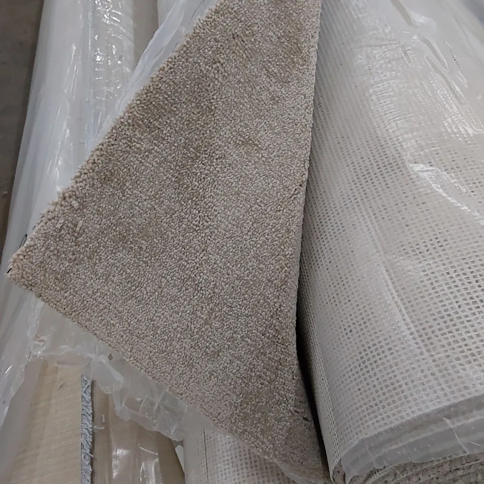 ROLL OF QUALITY INVICTUS SEPTIMUS PALE GRAPHITE CARPET // SIZE: 5.6 X 4m