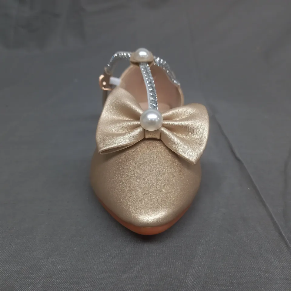 BOXED PAIR OF DESIGNER PUMPS IN GOLD WITH JEWEL EFFECT EU SIZE 34