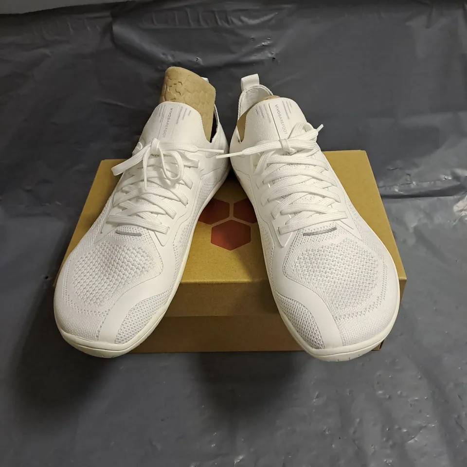 BOXED PAIR OF VIVO BAREFOOT PRIMUS LITE KNIT SHOES IN BRIGHT WHITE SIZE UK 5