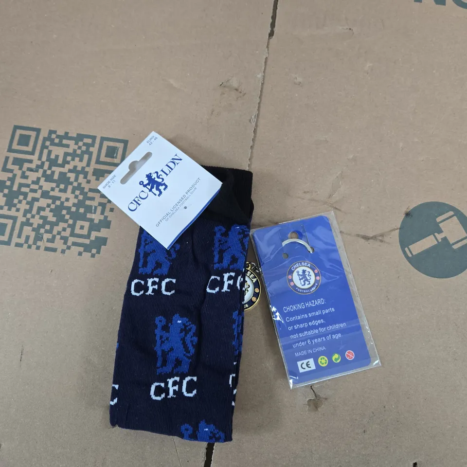 CHELSEA FC SOCKS & CIRCULAR LOGO BADGE SET – OFFICIAL MERCHANDISE