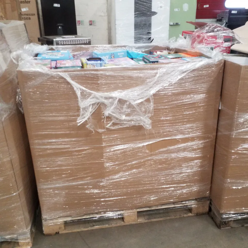 PALLET CONTAINING LARGE QUANTITY OF ASSORTED KIDS ACTIVITY BOOKS & TOYS