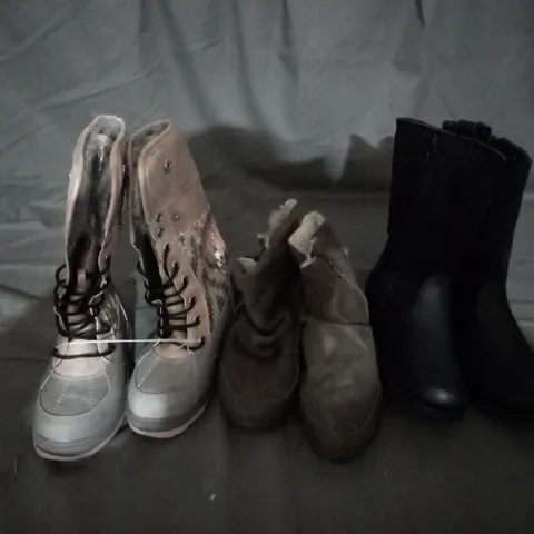 APPROXIMATELY 10 PAIRS OF ASSORTED KIDS SHOES IN VARIOUS STYLES AND SIZES