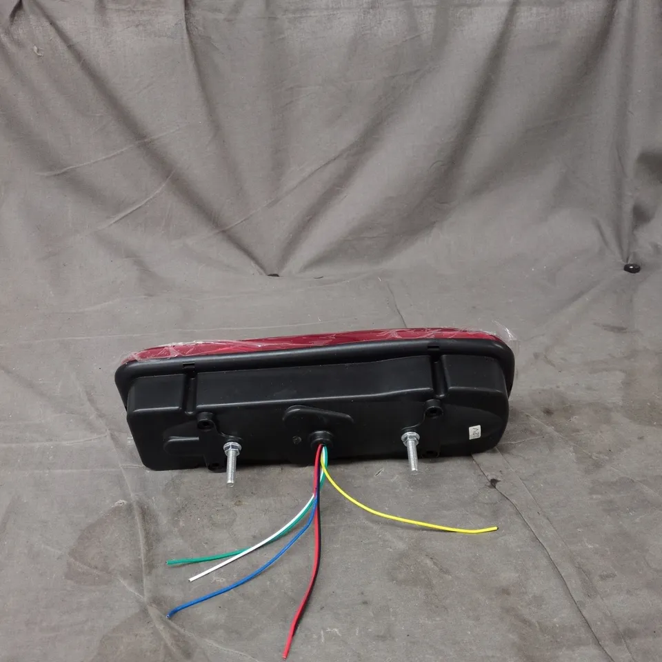 UNIVERSAL REAR TAIL LIGHT 