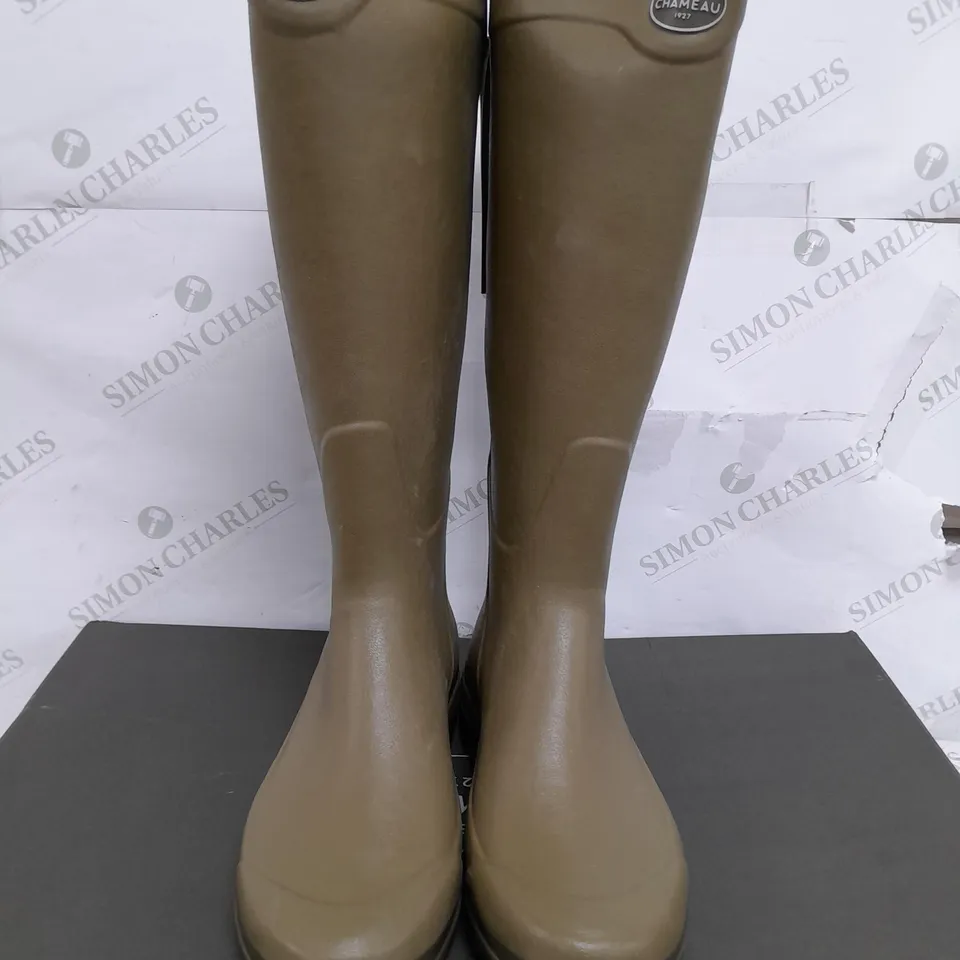 BOXED PAIR OF LE CHAMEAU COUNTRY CROSS JRESEY WELLIES IN IN GREEN - UK 9