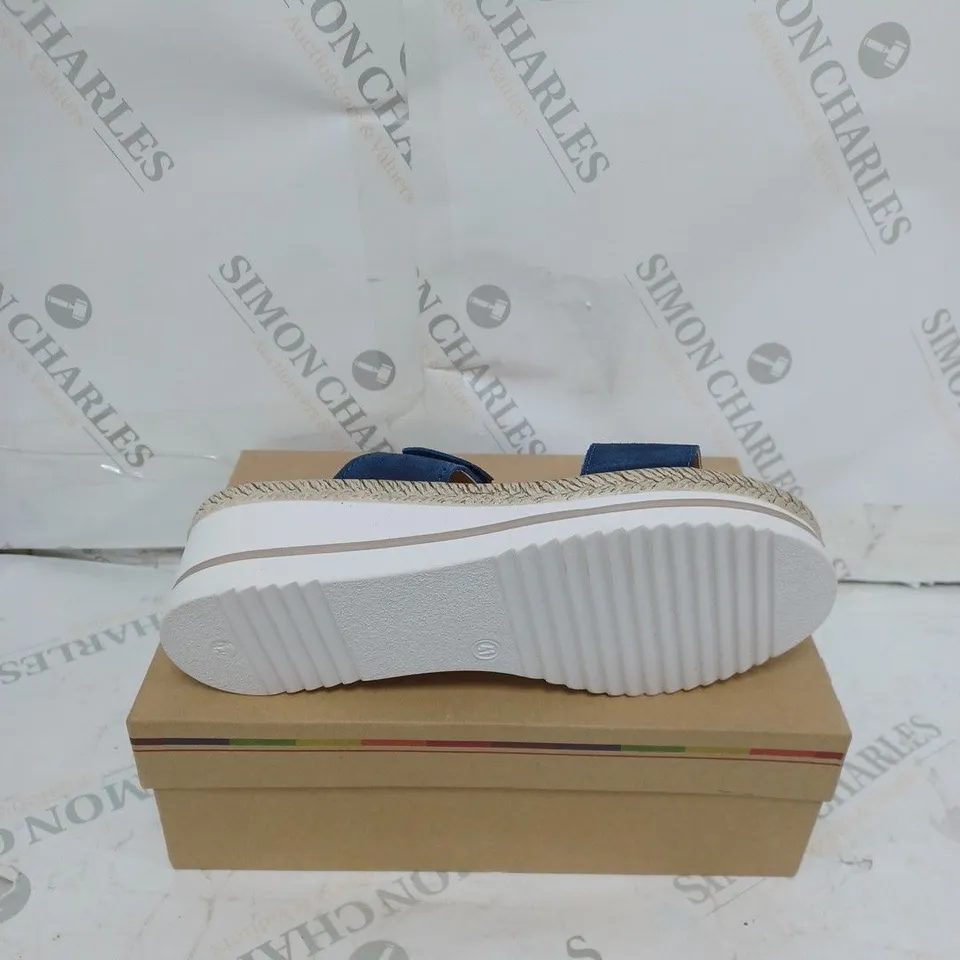 ADESSO WEDGED SANDALS SIZE 8