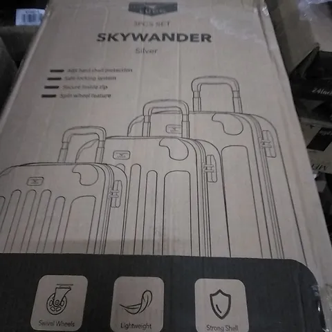 BOXED LUGG SKYWANDER HARDSHELL SUITCASE - SILVER 