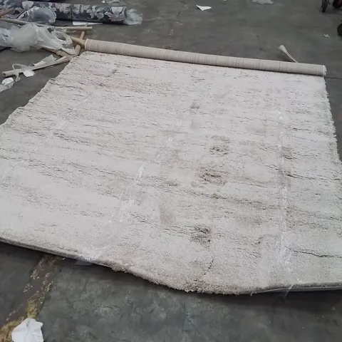 QUALITY DESIGNER AREA RUG - APPROXIMATELY 290X200CM