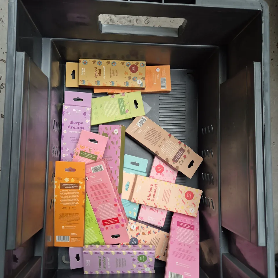 TOTE OF APPROXIMATELY 20 PACKS OF DEVON SCENTED WICK WAX MELTS